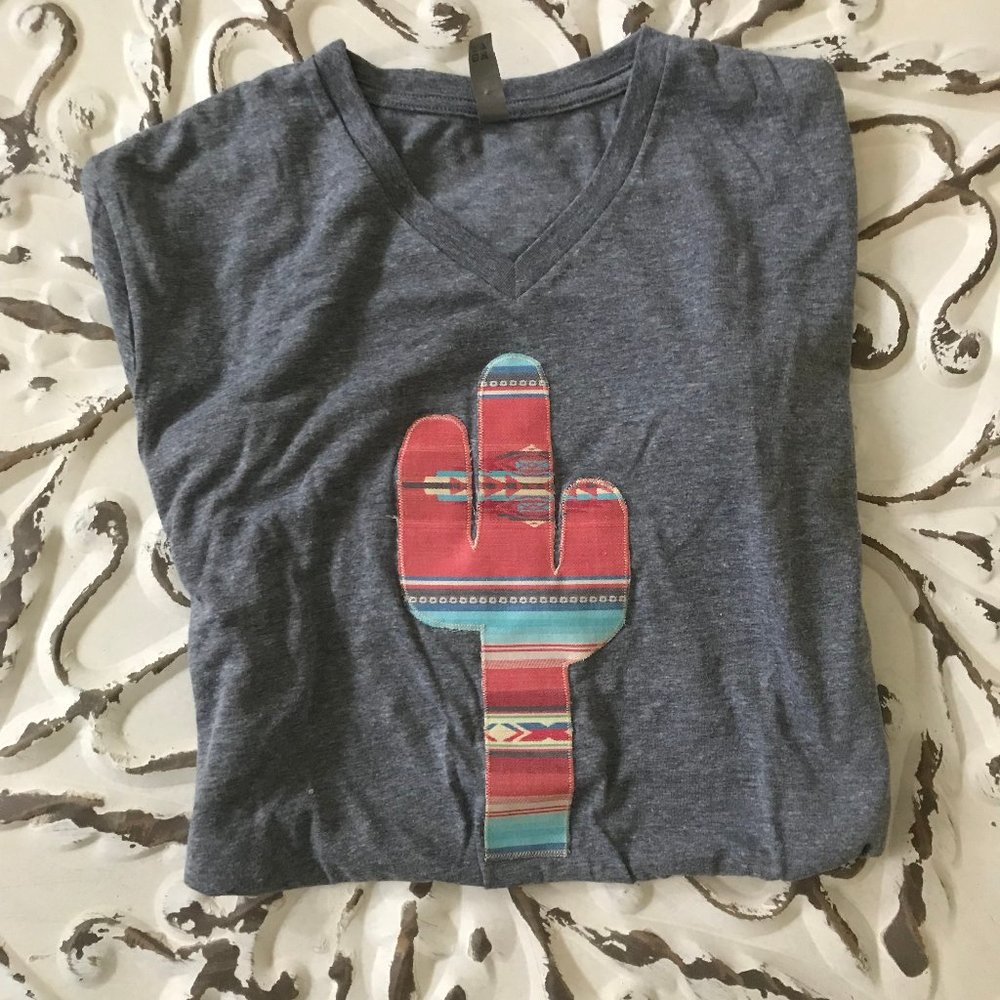 Aztec Cactus V-Neck Heather Grey Medium